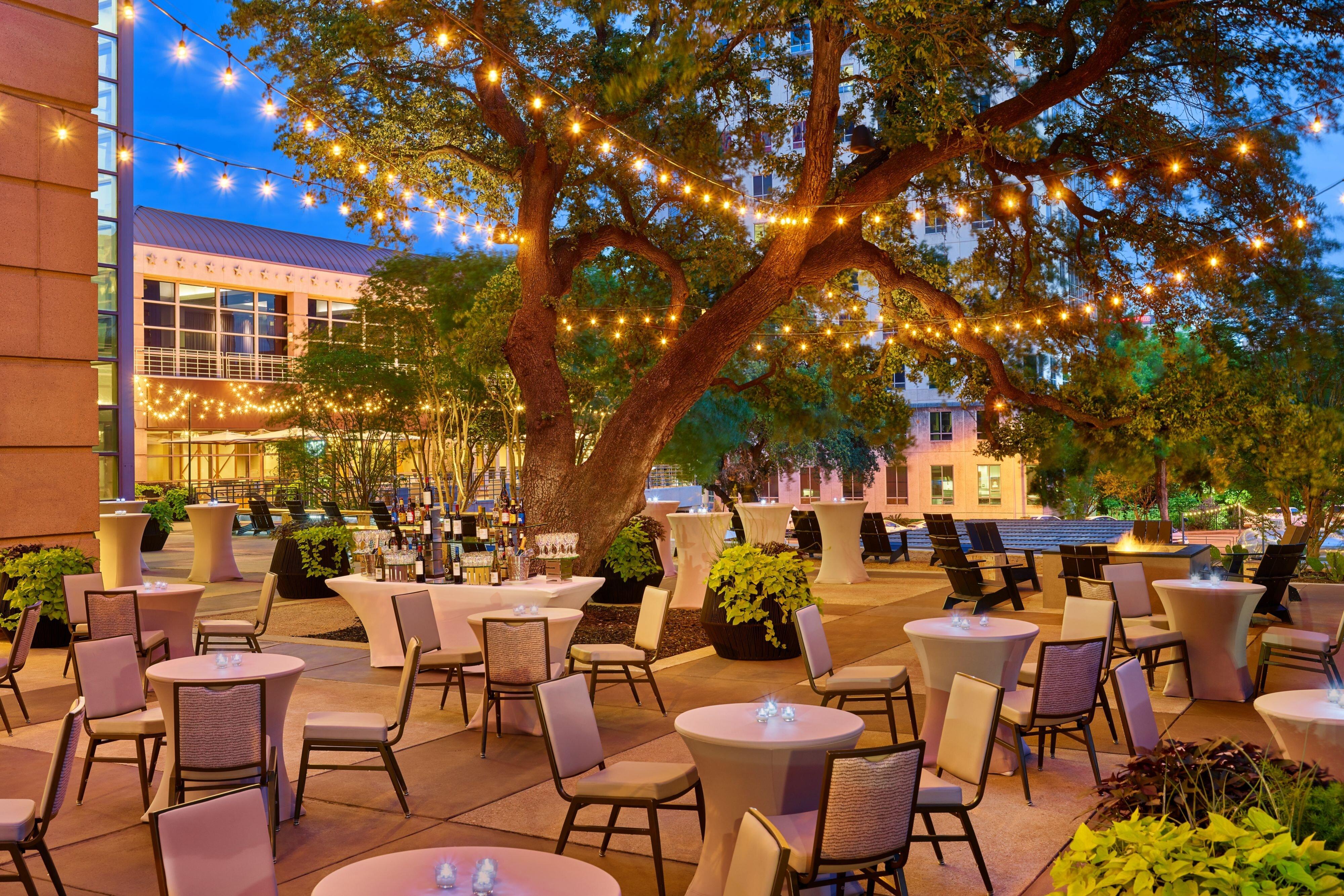 Downright Austin, A Renaissance Hotel Exterior photo