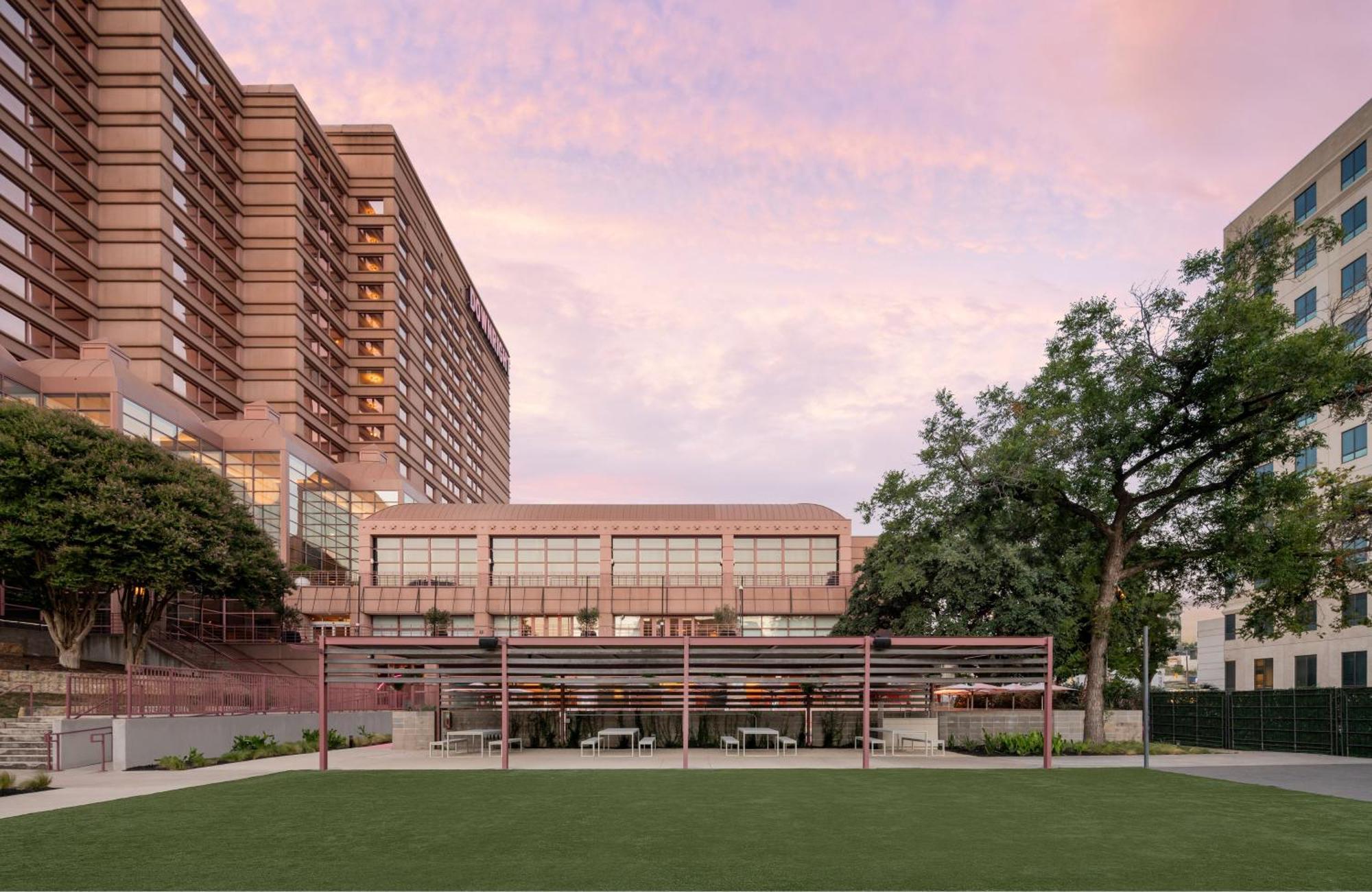 Downright Austin, A Renaissance Hotel Exterior photo