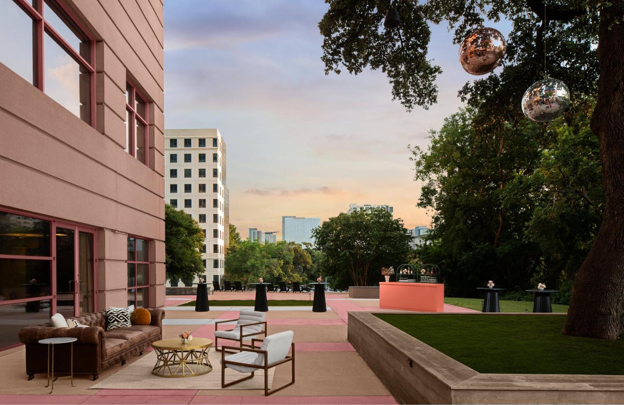 Downright Austin, A Renaissance Hotel Exterior photo